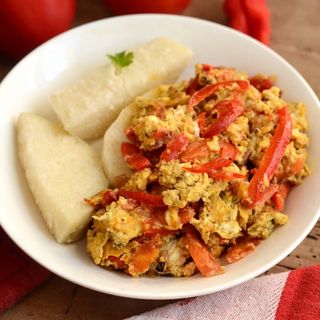 Igname bouillir avec omelette