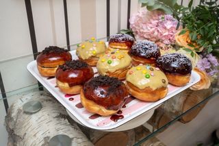 Gogosi cu crema de ciocolata