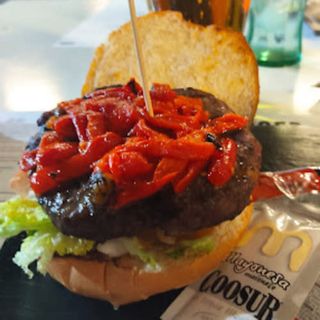 Hamburguesa gourmet de buey rojo 