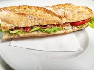 Bocadillo de vegetal de atún