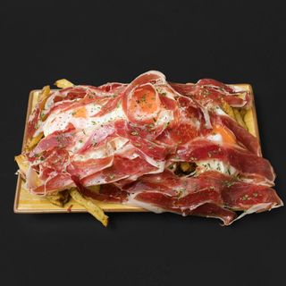 Huevos rotos con jamón (ración)