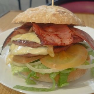 Hamburguesa doble completa con bacon