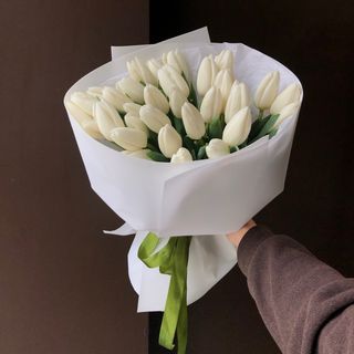 35 білих тюльпанів 