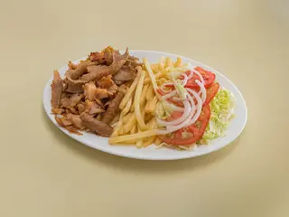 Plato Kebab Lechuga, Tomate, Cebolla, Patatas,Pollo y Ternera y Salsa kebab