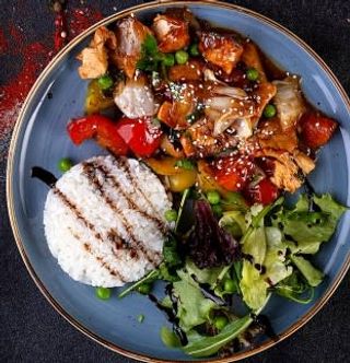 Курица с овощами (600 гр.)