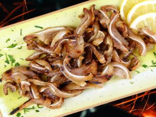 Свински уши с лук на тиган