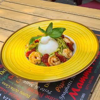 Spaghetti Pesto con gamberi e boconccino