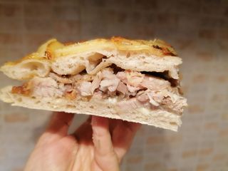 Porchetta, pomodori secchi e chips di patate alla pala