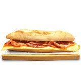 Bocadillo (Especial Bacon,queso,lomo,lechuga,tomate,mayonesa)+Bebida