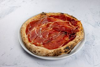 Pizza Margherita con crudo