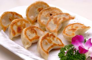 Ravioli alla griglia 锅贴 - 5 pezzi