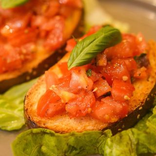 Crostone datterino e basilico