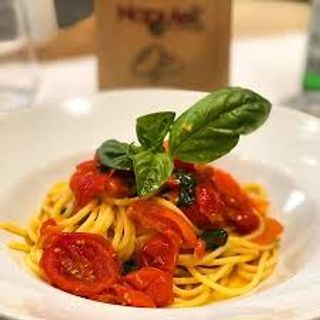 Spaghetti ai pomodorini freschi e basilico