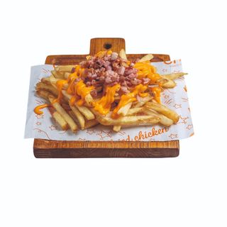 Cartofi Prajiti cu Bacon si Sos Cheddar