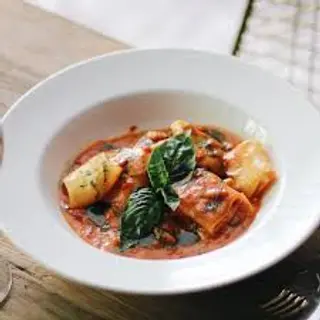 paccheri PomodoroY straciatella fresca