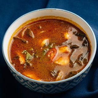 Пікантний Том-ям з лососем та тигровими креветками (340г)