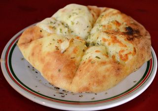 Pan Fogacha Con Queso Y Ajo