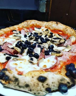 Pizza Roja Capricciosa  (30 cm.)