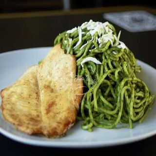 Tallarín Verde Con Pechuga A La Plancha 
