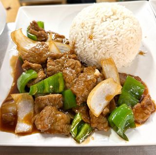 Arroz Con Carne De Res Y Pimienta Negra