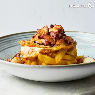 Huevos Rotos Con Pollo Cebolla Caramelizada