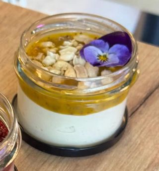 "Sernik" z nerkowca z musem mango-marakuja VEGAN