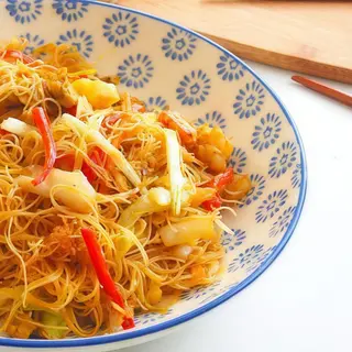 Fideos de arroz frito con gambas