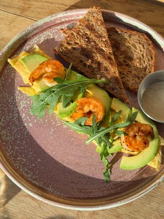 Французький омлет з авокадо та креветками (250г)