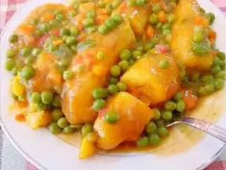 Katogo assorted with peas 