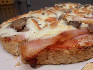 Bruschetta De Jamón Y Champiñones