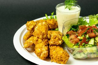 Crispy 200gr + salata + sos