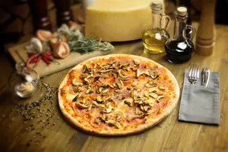 Prosciutto e funghi