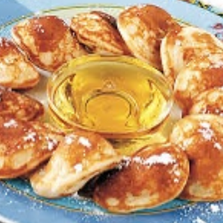 Мини палачинки с мед и орехи