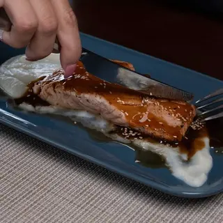 Salmó amb salsa teriyaki i parmentier