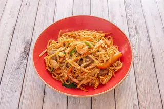 tallarines fritos con gambas