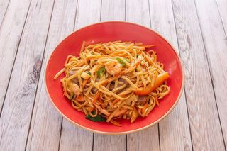 tallarines fritos con gambas