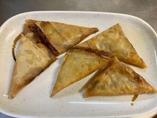 13. Samosas De Carne Y Curry (5 Uds.)