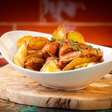 Pétalos de patatas bravas 