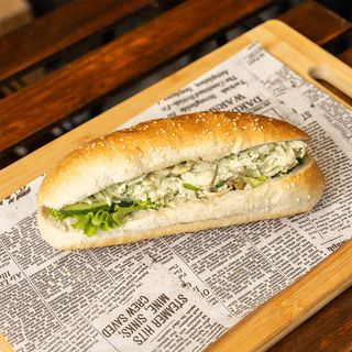 Сандвич с пилешко филе на конци с британски чедър