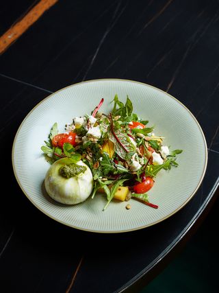 Salata cu burrata si mango 320 gr