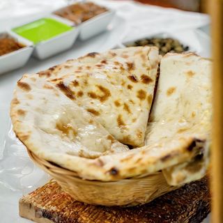 Cheese naan