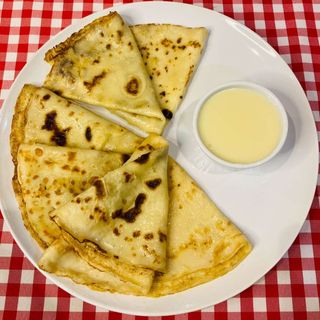  Naleśniki z mlekiem zagęszczonym z cukrem 3 szt