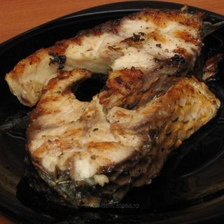 Crap file cu mamaliguta si mujdei - grill