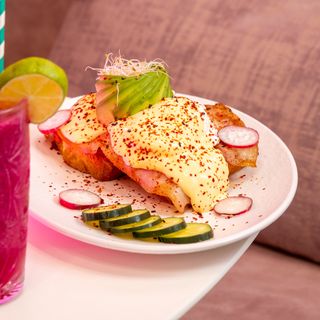 Huevos benedict salmón