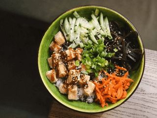 Домбурі з тофу та овочами (415g)