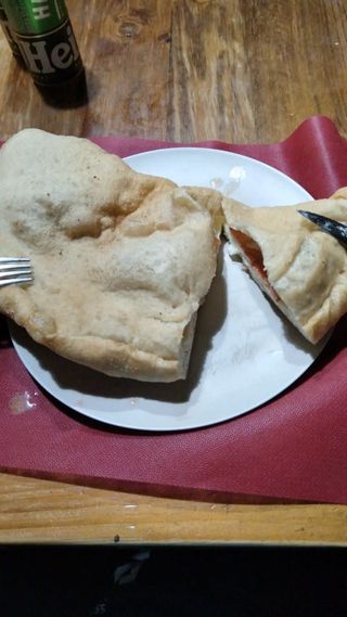 Calzone mozzarella, ricotta e salame piccante