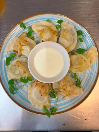 PIEROGI Z KACZKĄ I ŻURAWINĄ