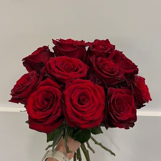 Bukiet z 11 czerwonych róż ze wstążką materiałową 