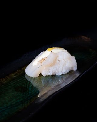 Vieira tostada con aroma de yuzu