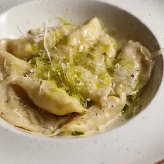 Вареники с картофелем и трюфельным маслом